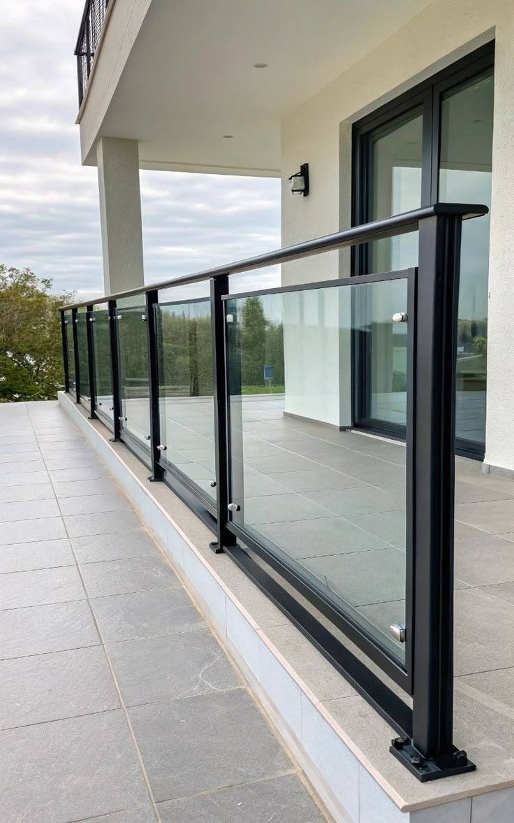 Balkon Pengaman Kaca