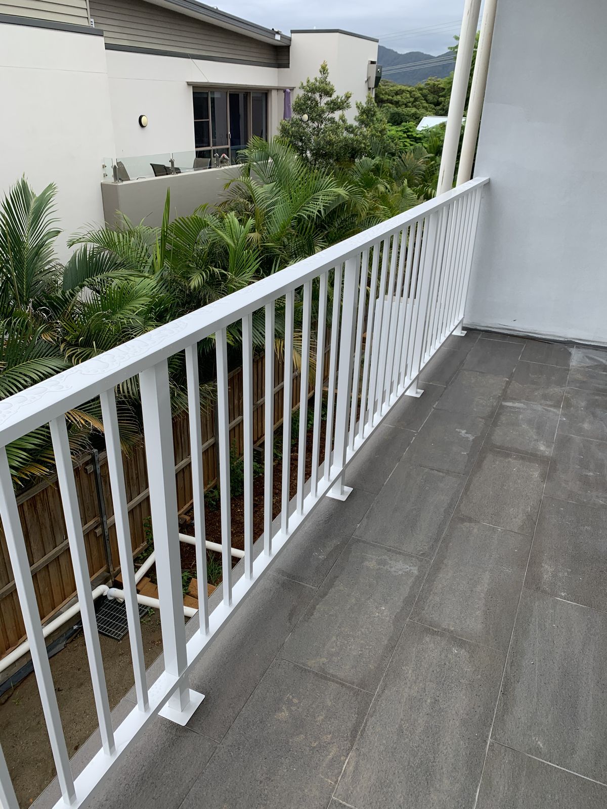 Balkon Minimalis Hollow