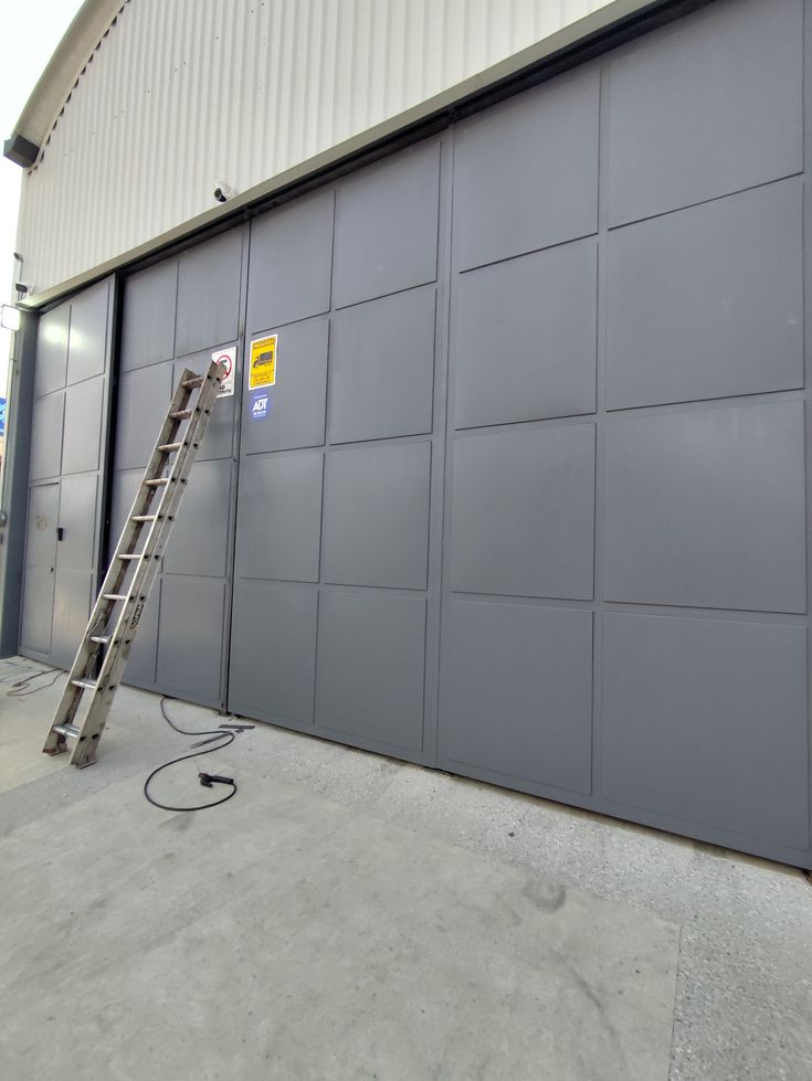 Pintu Besi Keamanan Gudang