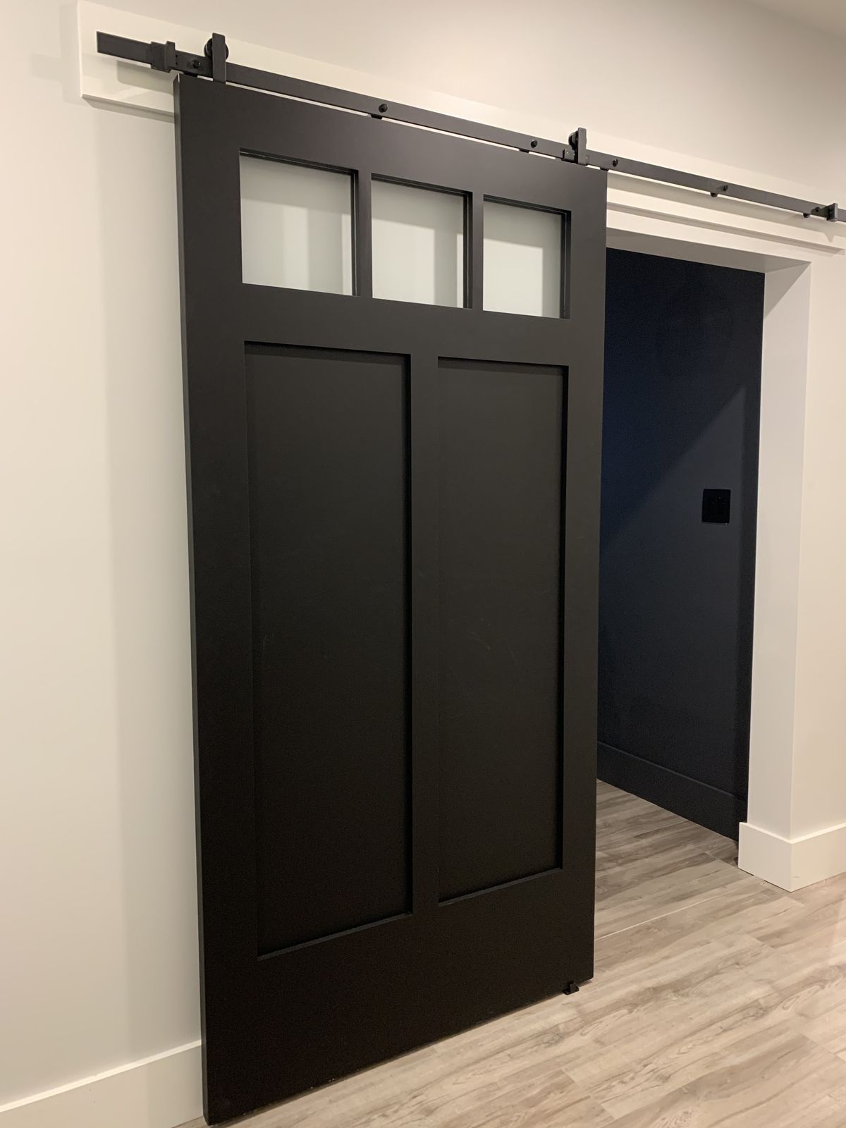 Pintu Sliding Besi Minimalis