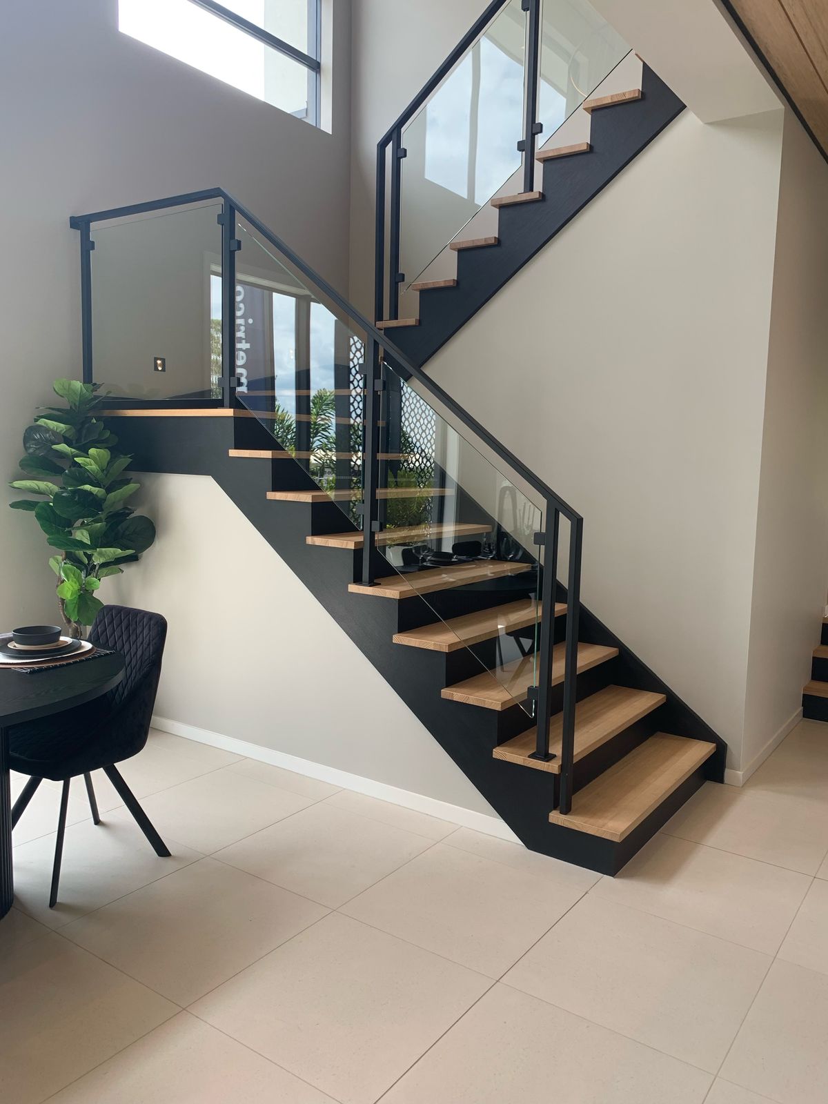 Railing Tangga Kaca Minimalis